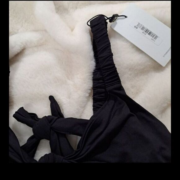 Vitamin A Black ZURI Bikini Top Size 6/S Sold out Online - Picture 9 of 13